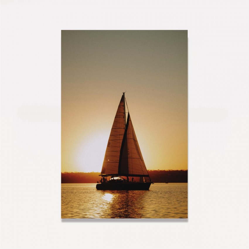 Quadro Decorativo Barco a Vela Velejando a Luz do Sol