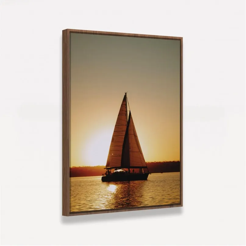 Quadro Decorativo Barco a Vela Velejando a Luz do Sol Quadro Decorativo Barco a Vela Velejando a Luz do Sol