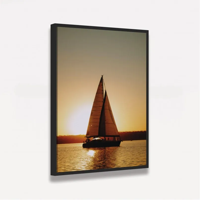 Quadro Decorativo Barco a Vela Velejando a Luz do Sol Quadro Decorativo Barco a Vela Velejando a Luz do Sol